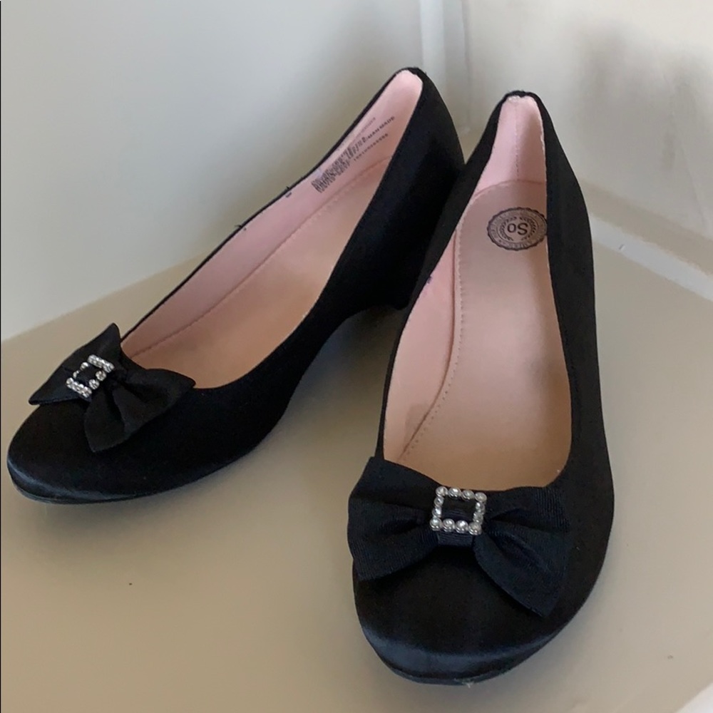 So girls size 4 black heels with bow and diamonds